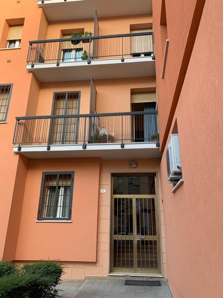 Comfortable Apartament 2 Bedroom Suitable 2-5 Pax Bologna Exterior foto